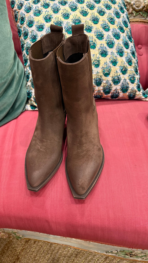 Stivaletto texano pelle marrone vista frontale 