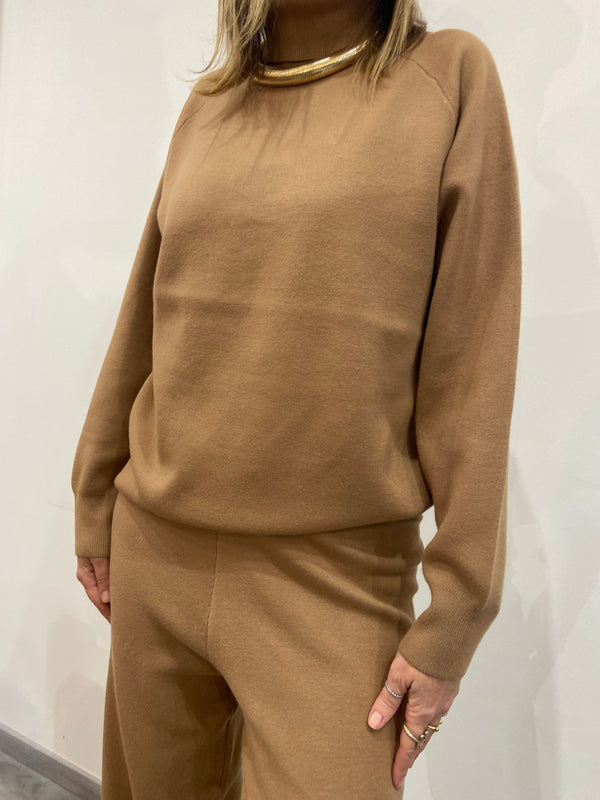 Maglia morbida collo alto