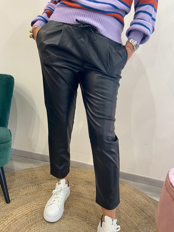 Pantalone ecopelle jogger