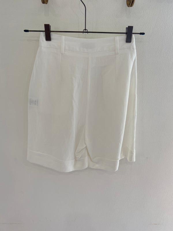 Bermuda white wise