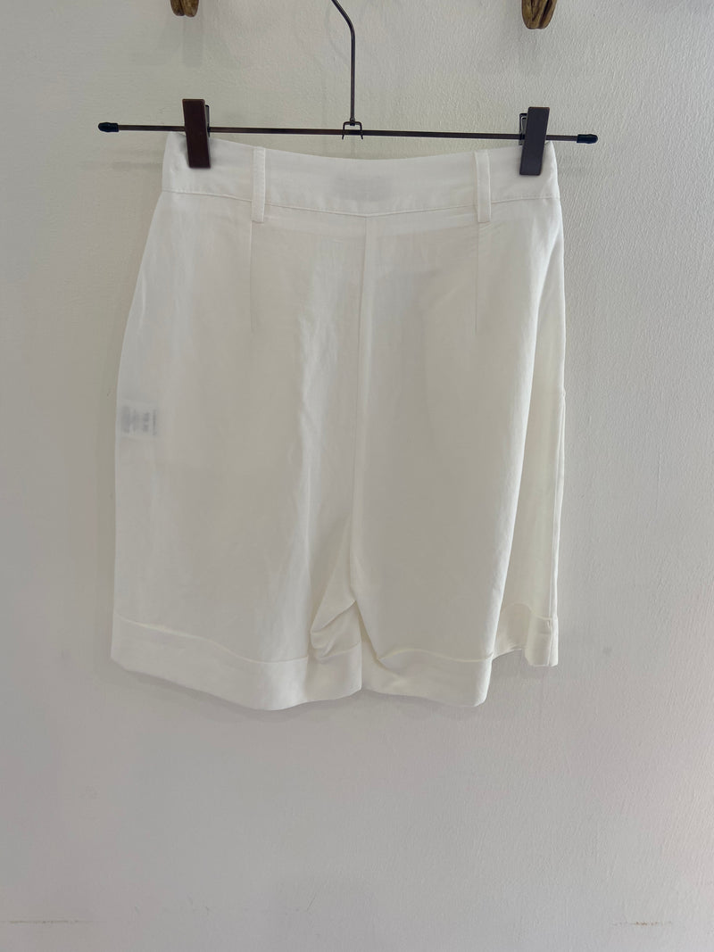 Bermuda white wise